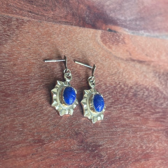 Vintage 18k GE Faux Blue Lapis Lazuli Dangle Earrings – Egyptian Revival Style - Picture 8 of 10